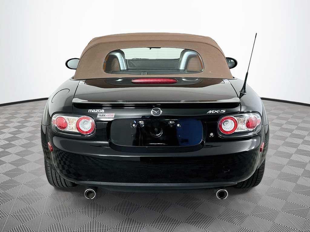 Used 2007 MAZDA MX-5 Miata Grand Touring w/ Premium Pkg RWD image 9