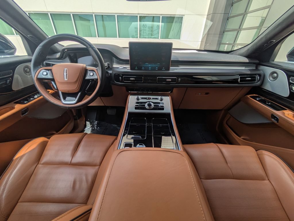 Certified 2024 Lincoln Aviator Black Label w/ Dynamic Handling Package AWD/4WD image 16