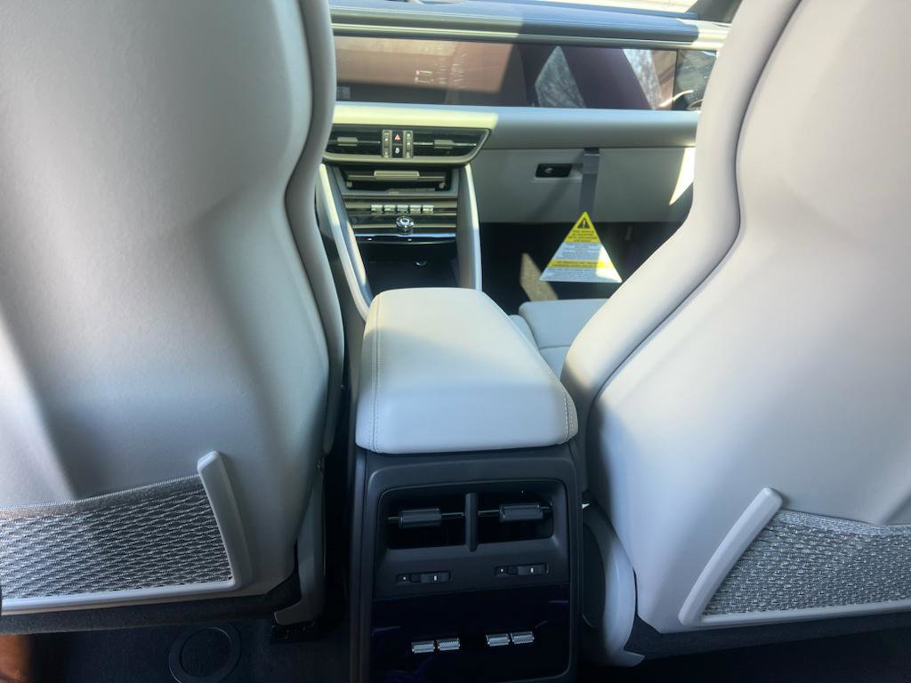 Certified 2024 Porsche Macan 4 Electric image 25