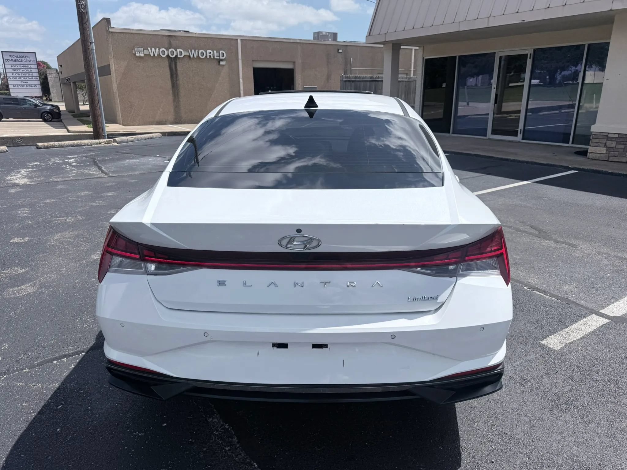 Used 2021 Hyundai Elantra Limited w/ Cargo Package FWD image 6