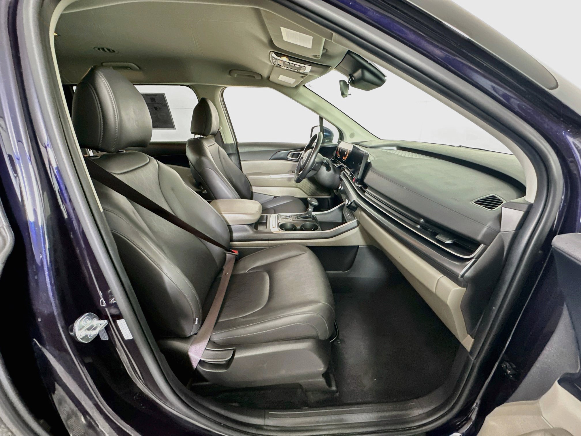 Used 2026 Kia Carnival FWD image 31