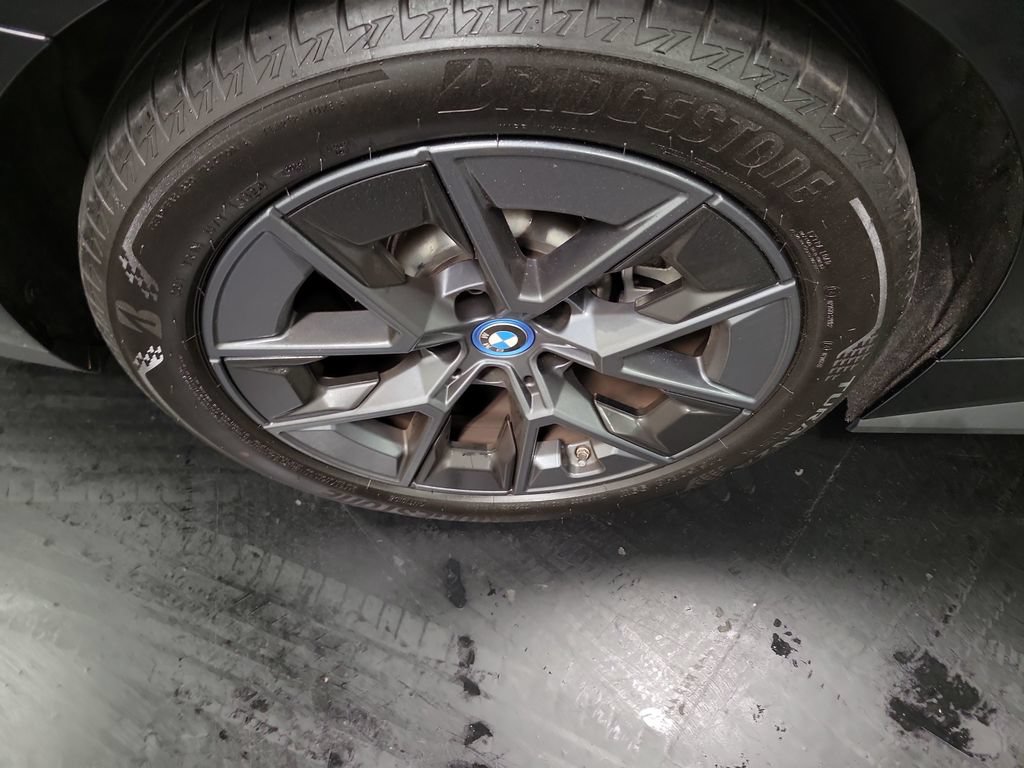 Used 2023 BMW i4 eDrive35 w/ Premium Package RWD image 11