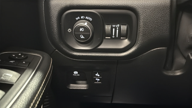 Used 2022 RAM 1500 Laramie w/ Trailer Tow Group AWD/4WD image 29