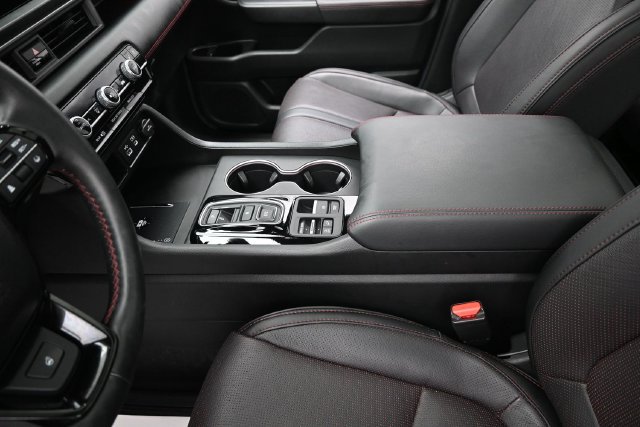 Used 2025 Honda Pilot Black Edition image 27
