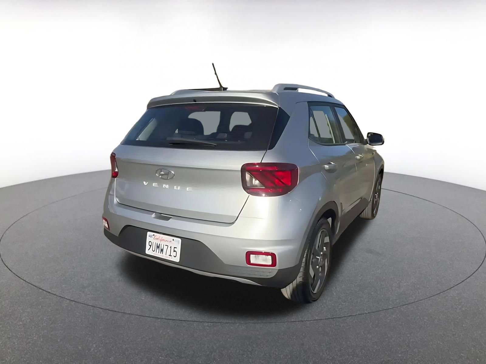 Used 2025 Hyundai Venue SEL image 14