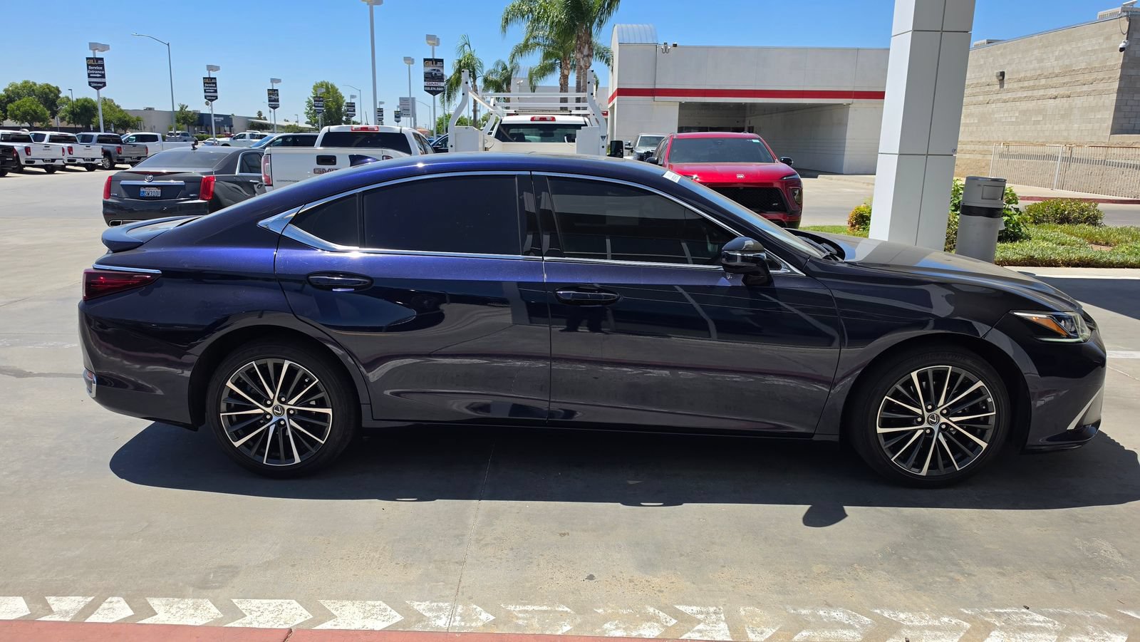 Used 2025 Lexus ES 300h w/ Premium Package FWD image 3