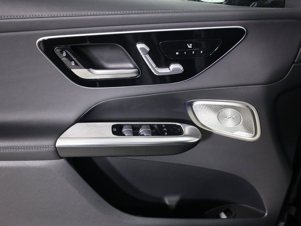 Used 2024 Mercedes-Benz GLC 300 4MATIC image 9