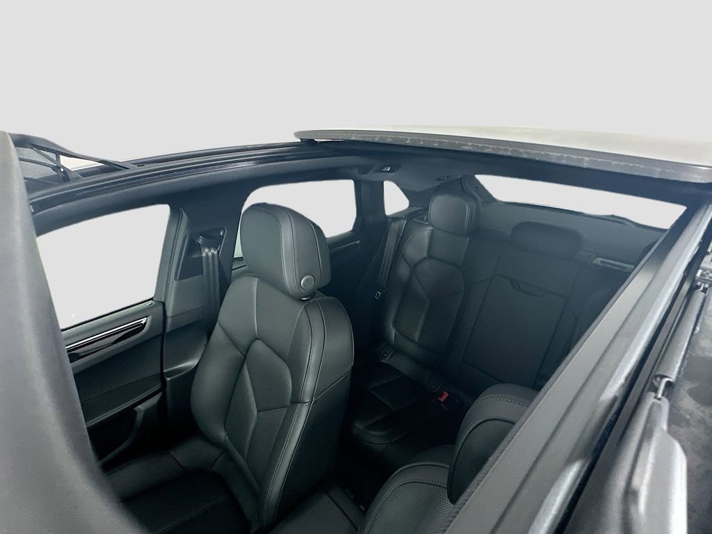 Certified 2026 Porsche Macan AWD/4WD image 14