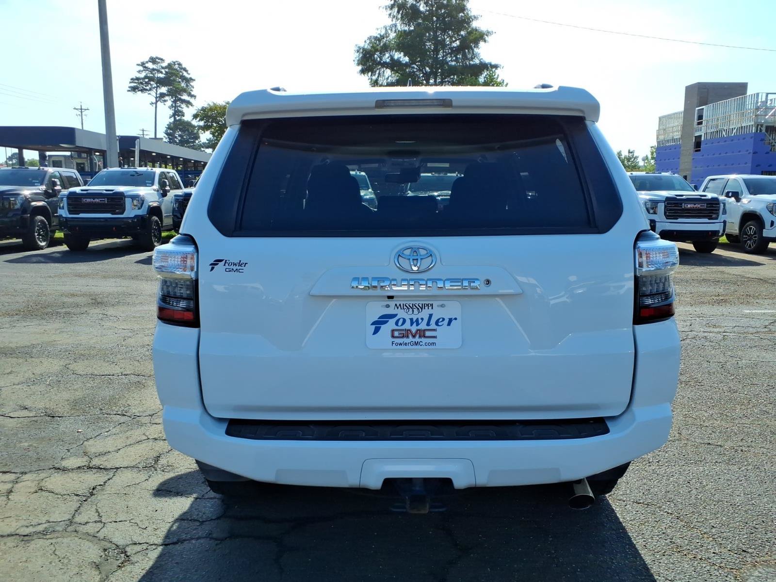 Used 2020 Toyota 4Runner SR5 AWD/4WD image 4