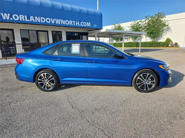 Used 2024 Volkswagen Jetta Sport image 3
