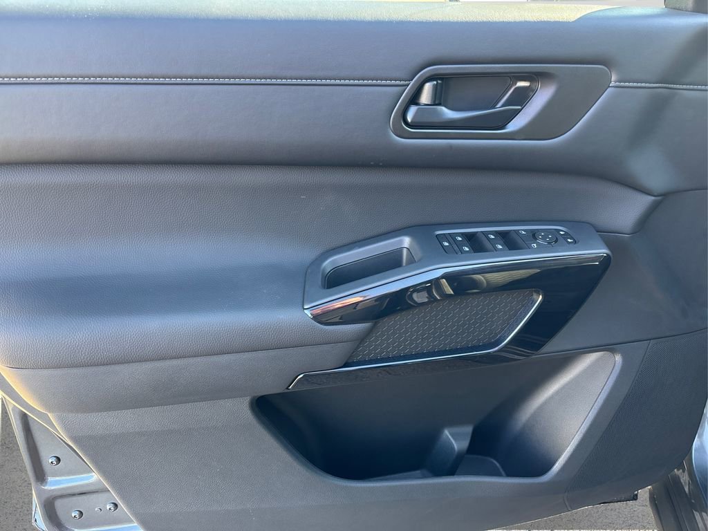 New 2025 Nissan Pathfinder SV image 23