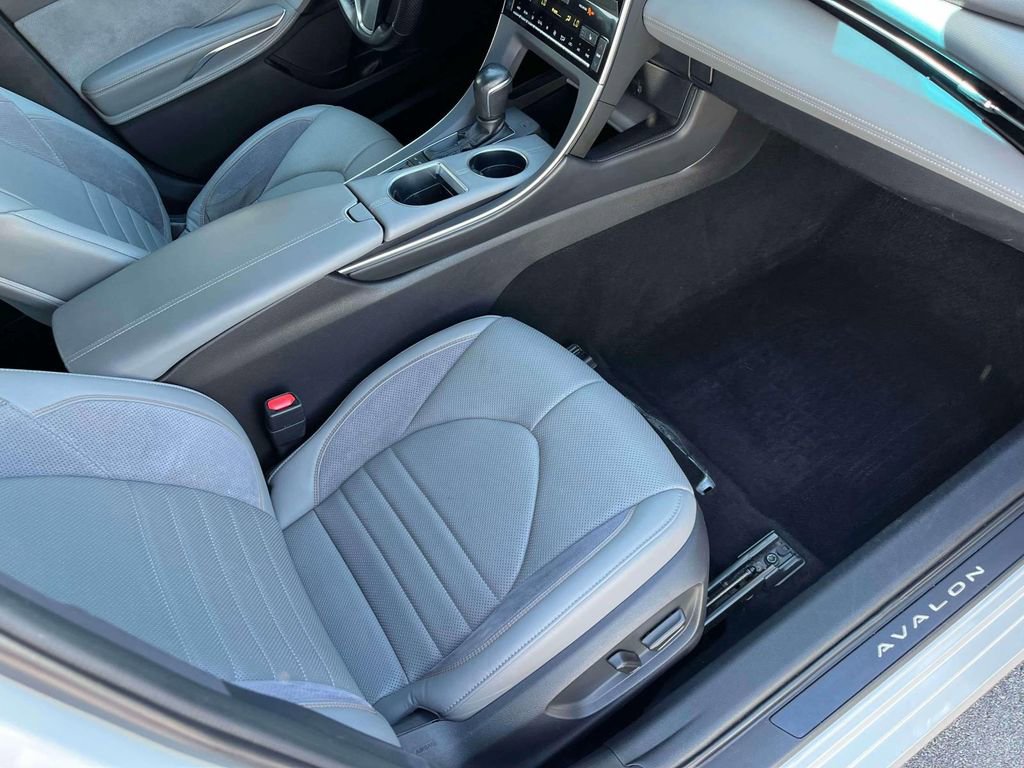 Used 2019 Toyota Avalon XSE w/ All Weather Liner Package FWD image 20