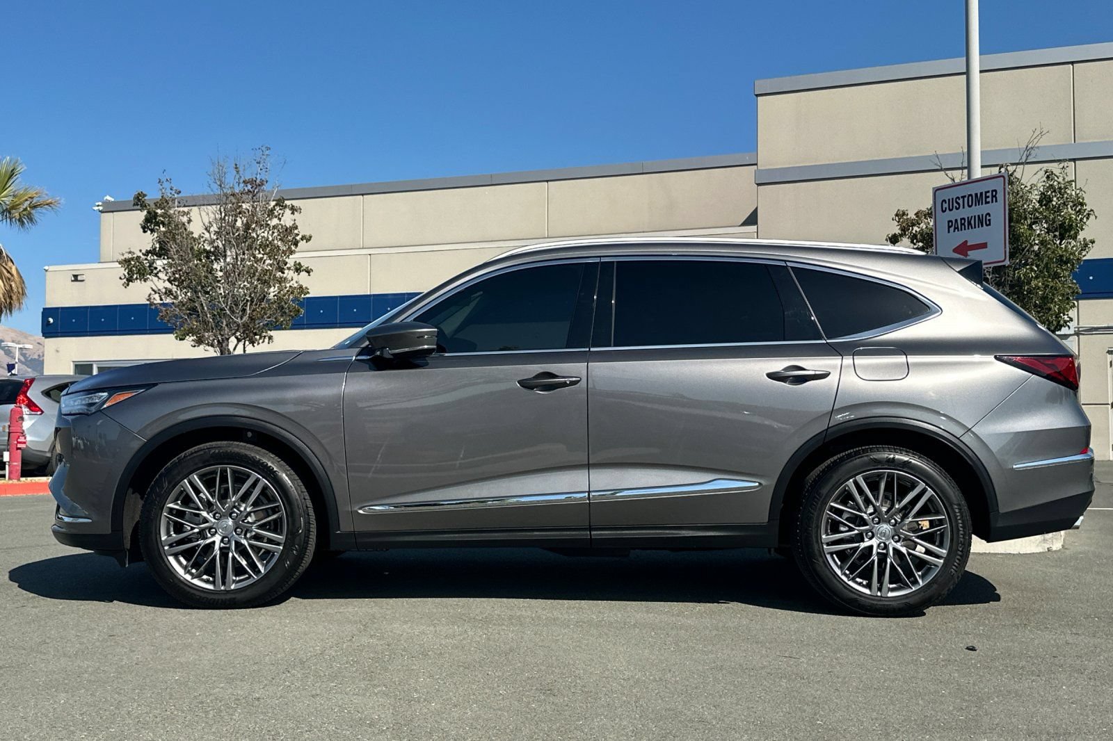 Used 2023 Acura MDX w/ Advance Package AWD/4WD image 8