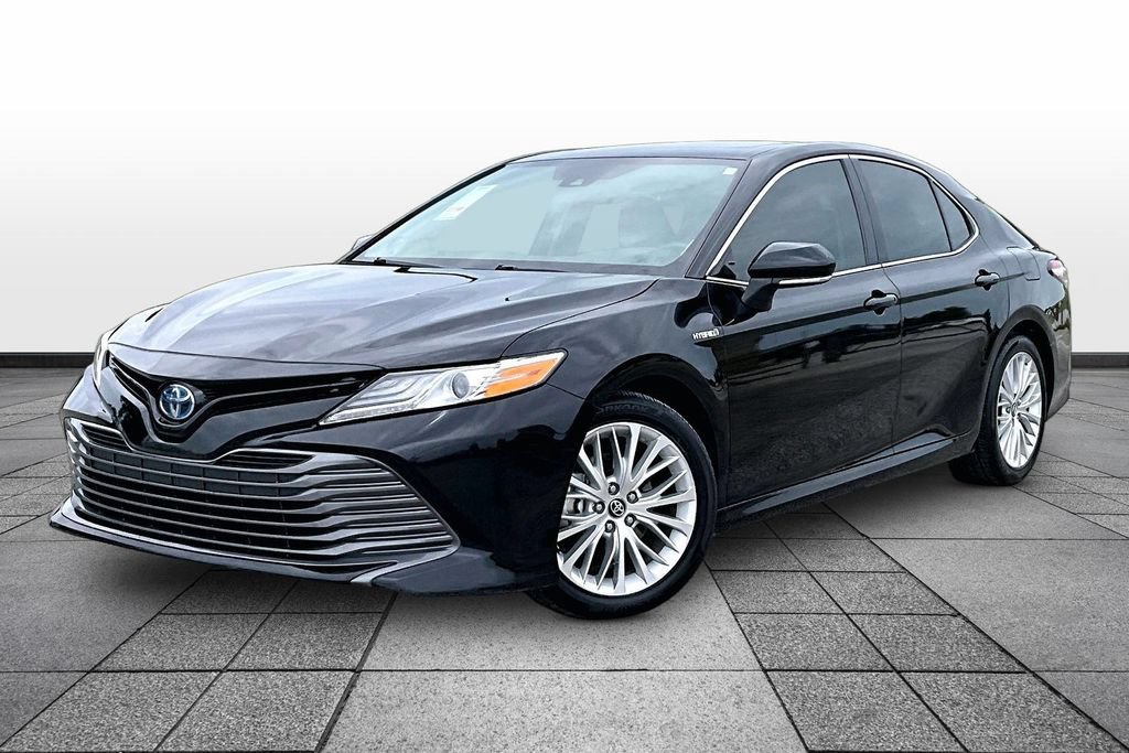Used 2020 Toyota Camry XLE w/ Sunroof Package