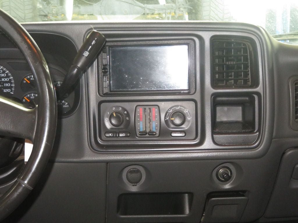 Used 2004 Chevrolet Silverado 2500 LS w/ Skid Plate Package AWD/4WD image 37