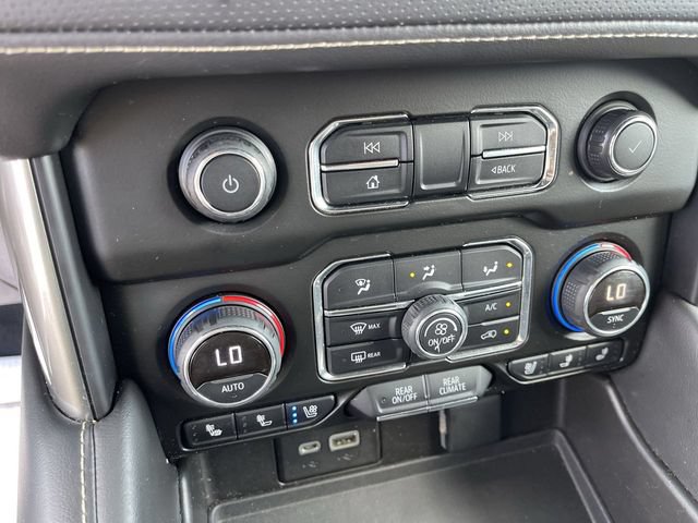 Used 2021 Chevrolet Suburban Premier w/ Premium Package AWD/4WD image 19