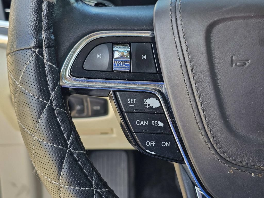 Used 2017 Lincoln Continental Select FWD image 25