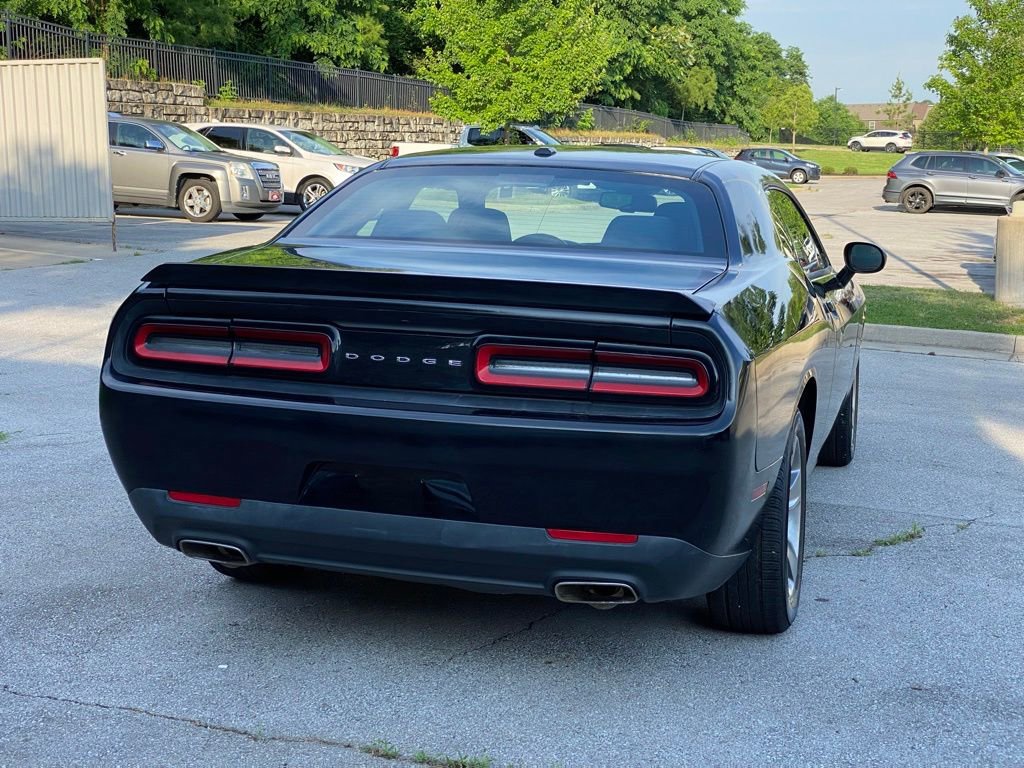 Used 2015 Dodge Challenger SXT RWD image 7