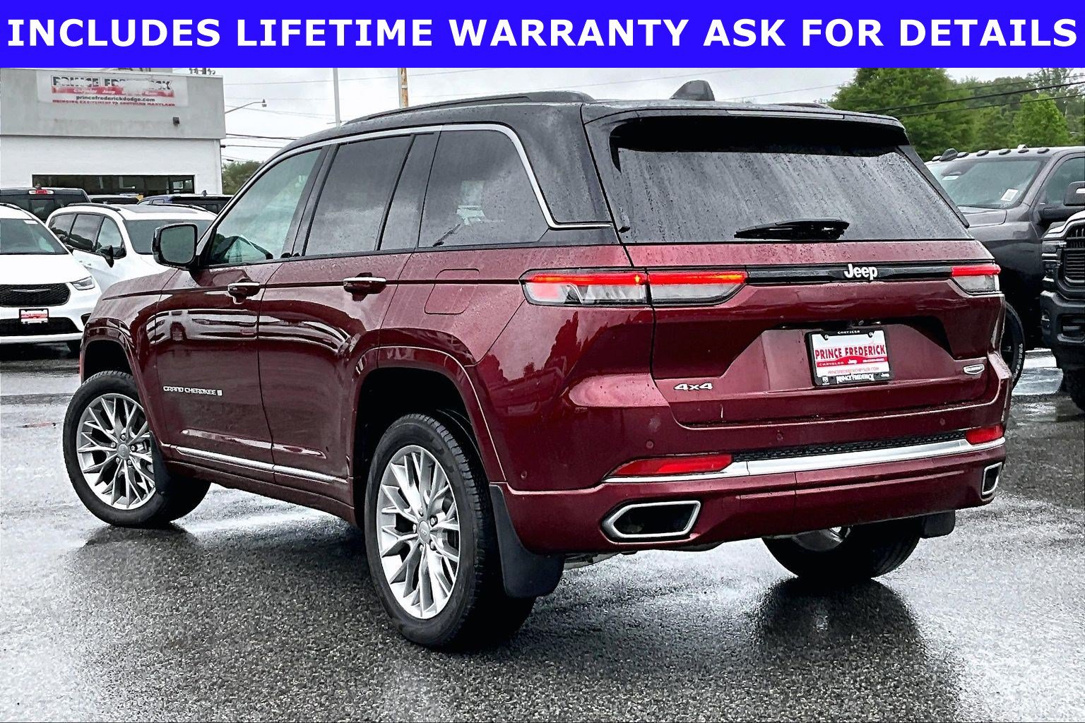 Used 2025 Jeep Grand Cherokee Summit w/ MOPAR Finishing Package AWD/4WD image 9