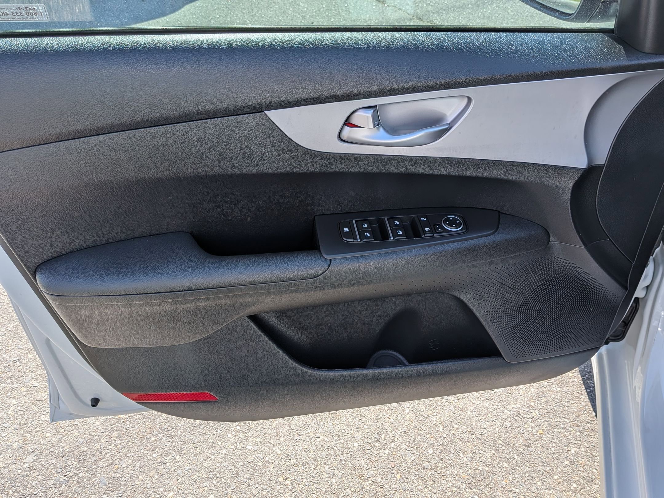 Used 2023 Kia Forte LX image 11