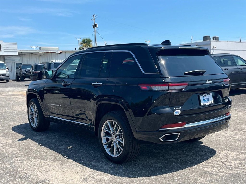 New 2025 Jeep Grand Cherokee Summit image 3