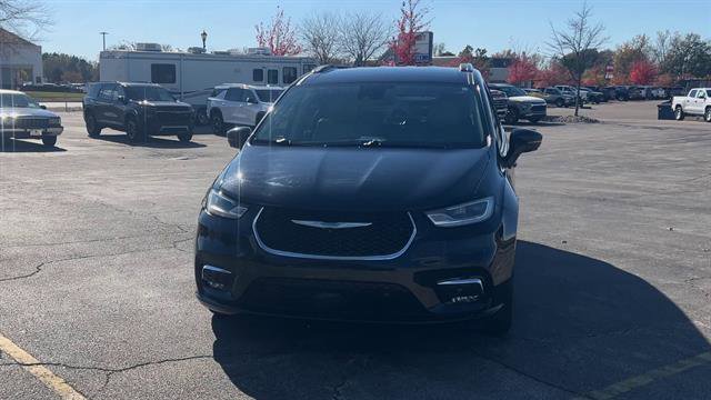 Used 2021 Chrysler Pacifica Touring-L image 3