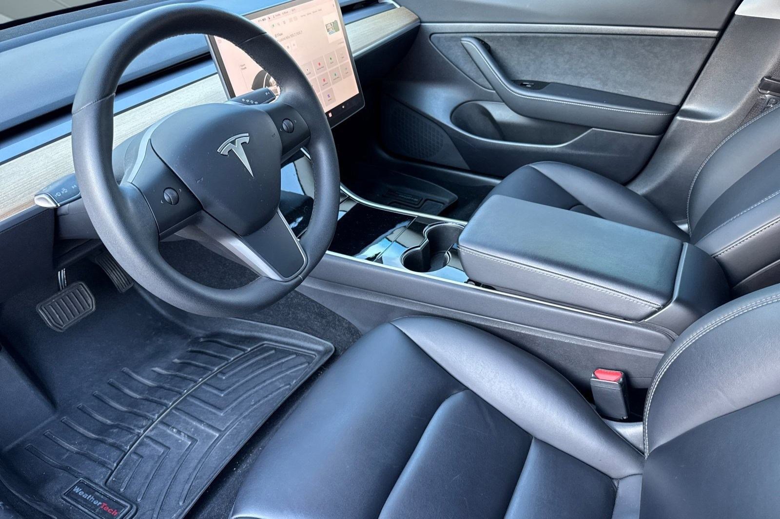 Used 2020 Tesla Model 3 Standard Range image 4