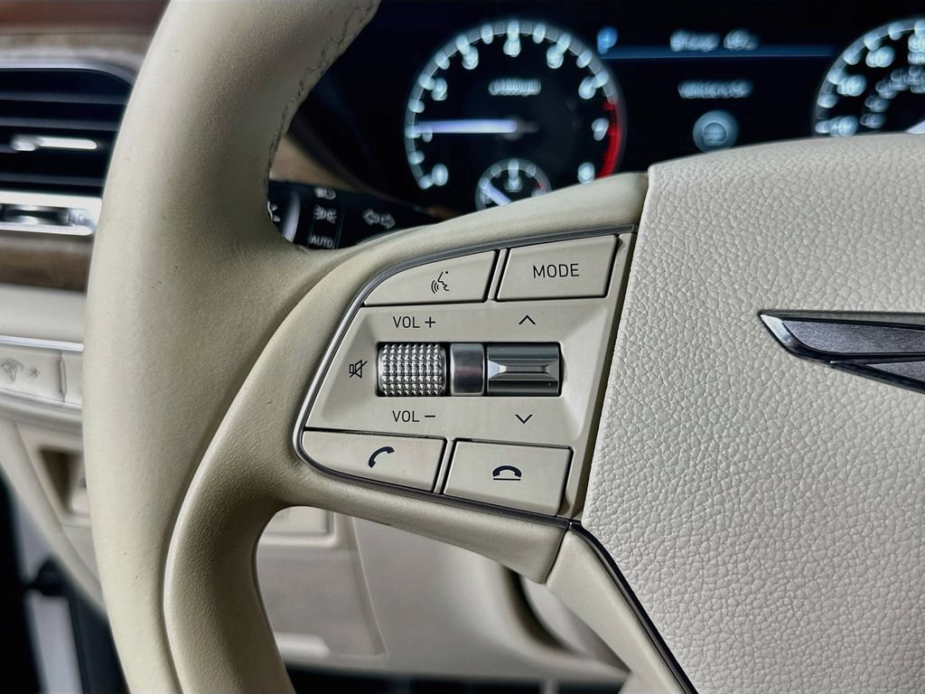 Used 2021 Genesis G90 3.3T Premium RWD image 23