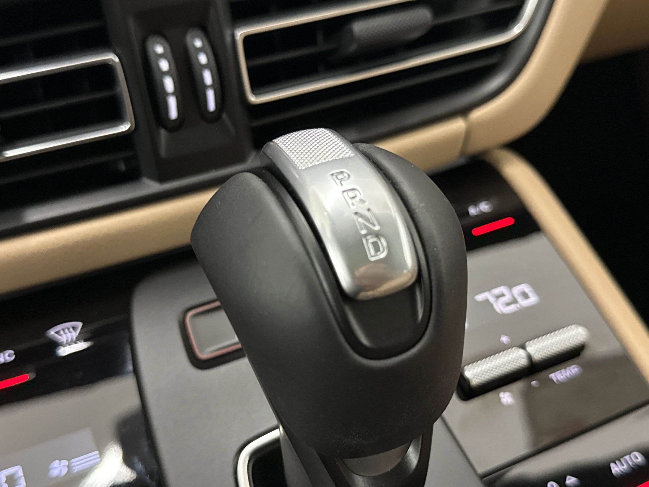 New 2025 Porsche Macan Turbo image 18