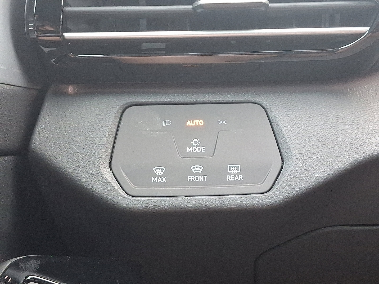 New 2025 Volkswagen ID.4 Pro image 14
