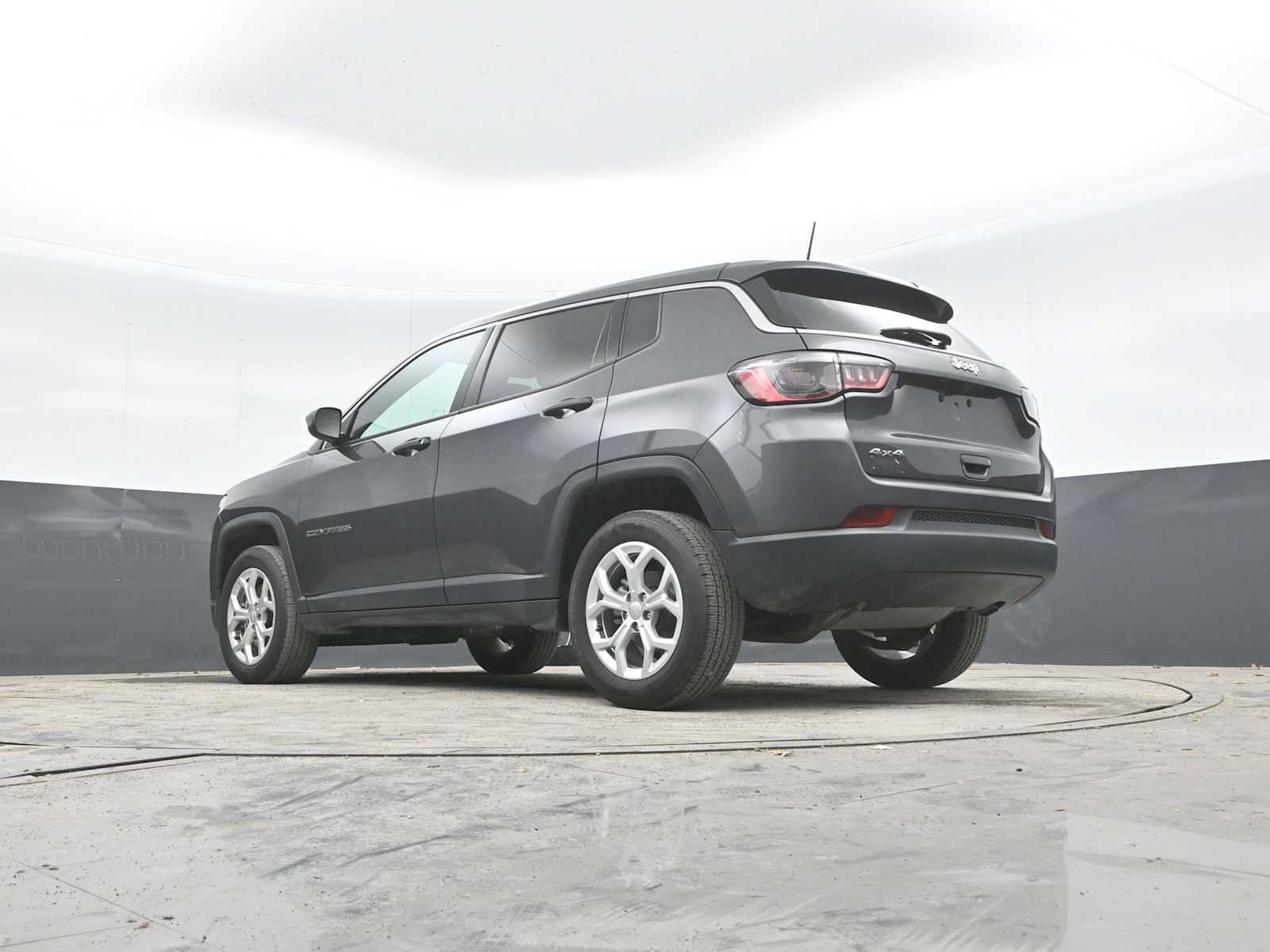 Used 2024 Jeep Compass Sport AWD/4WD image 32