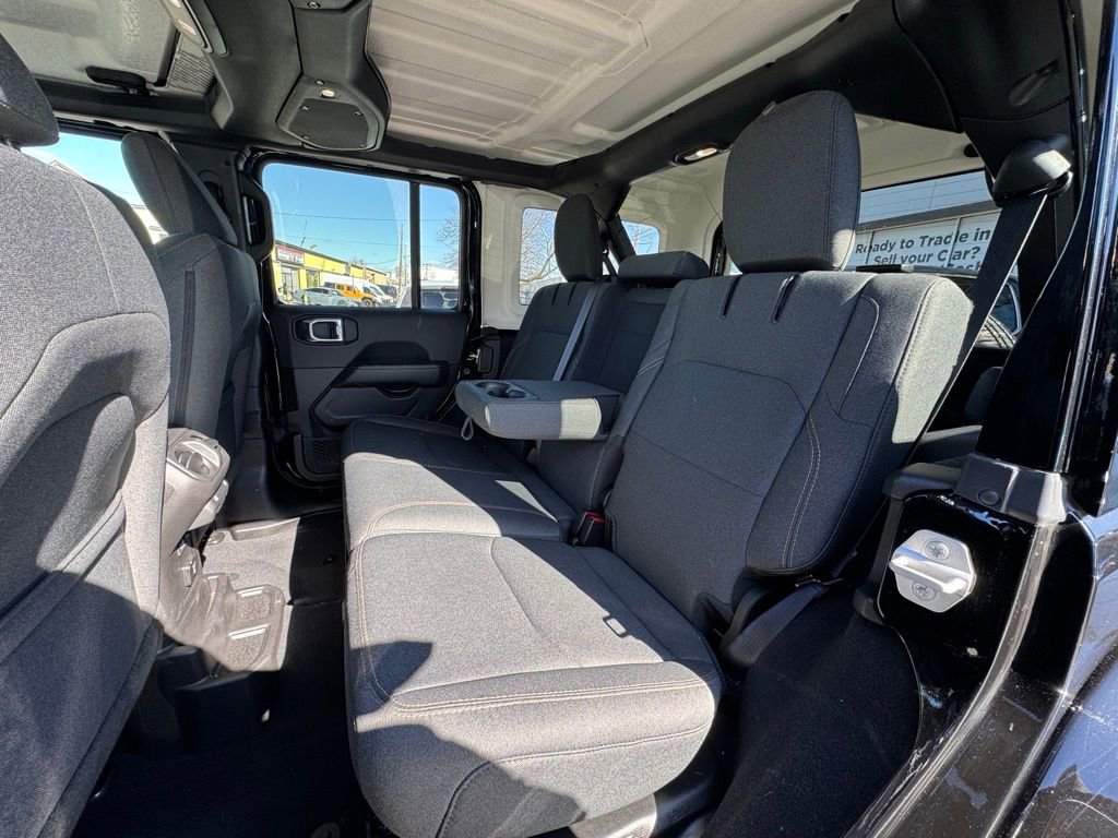 Certified 2025 Jeep Wrangler Unlimited Sahara image 15