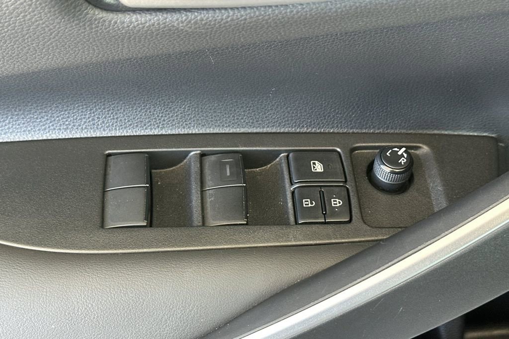 Used 2023 Toyota Corolla SE w/ SE Package image 15