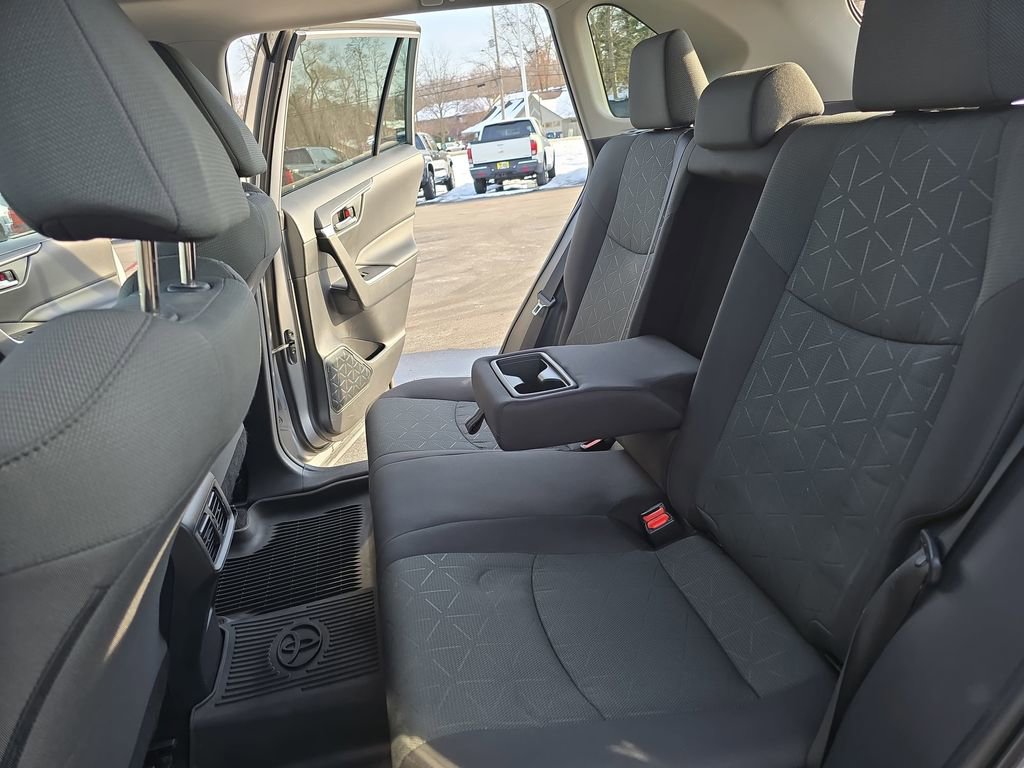 Used 2021 Toyota RAV4 XLE image 15