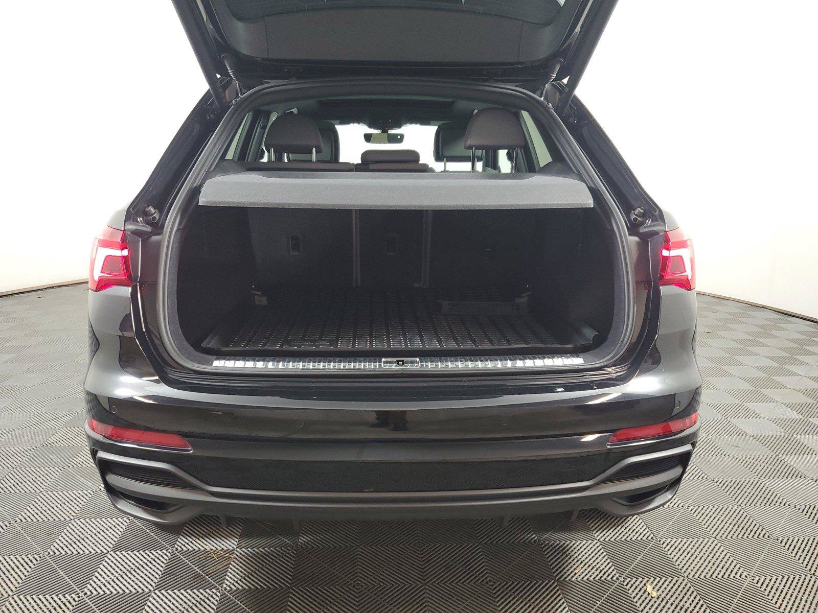 Used 2025 Audi Q3 2.0T Premium w/ Convenience Package AWD/4WD image 9