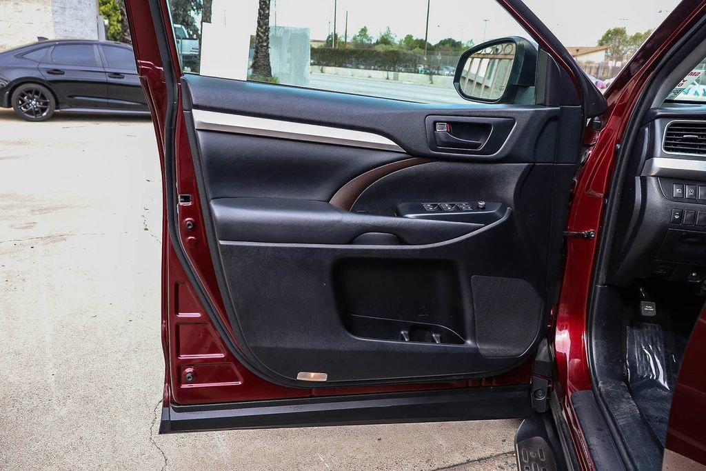 Used 2019 Toyota Highlander Plus image 21