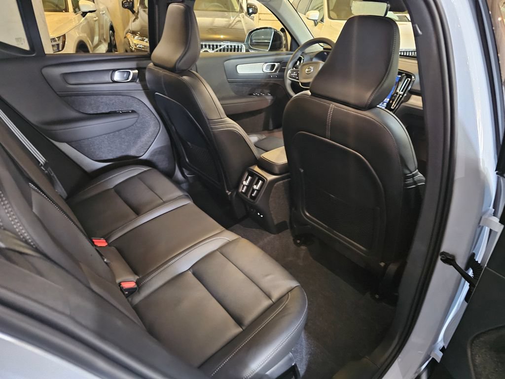 Certified 2025 Volvo XC40 B5 Ultra AWD/4WD image 8