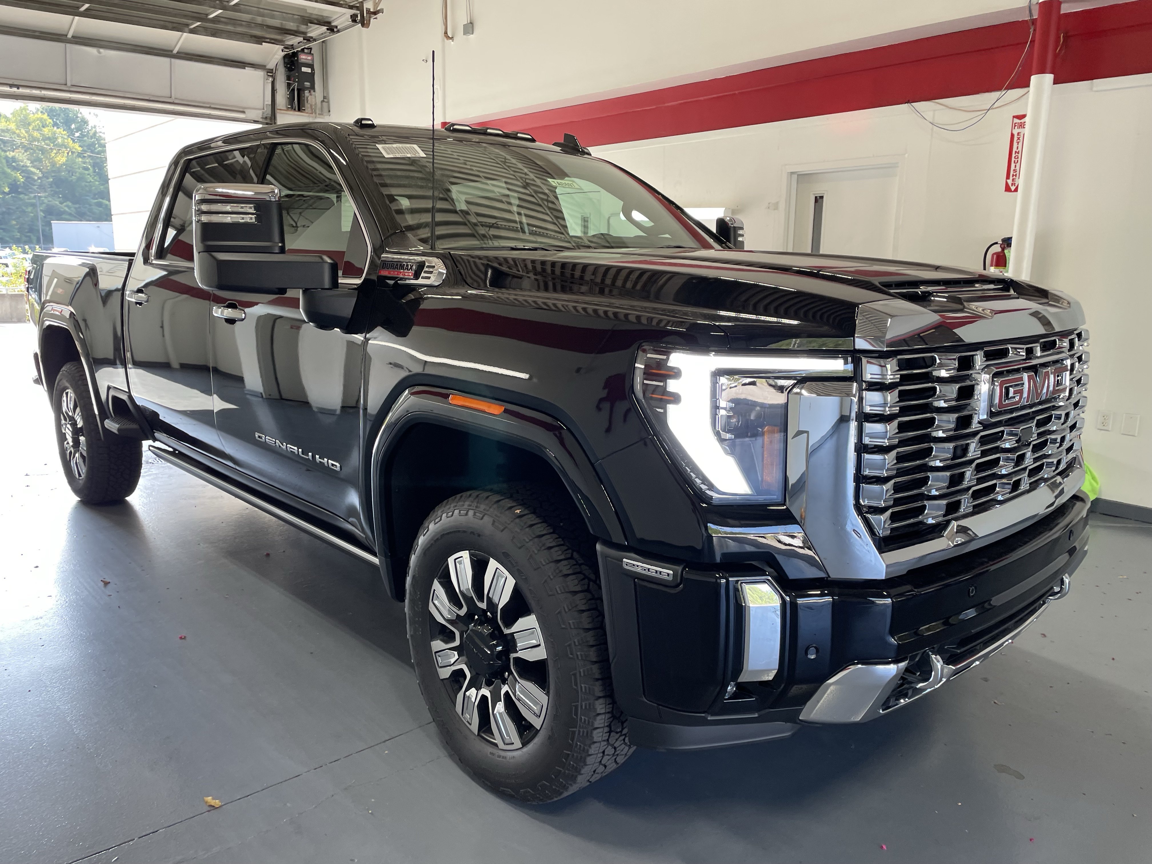 New 2026 GMC Sierra 2500 Denali w/ Denali Reserve Package AWD/4WD image 3