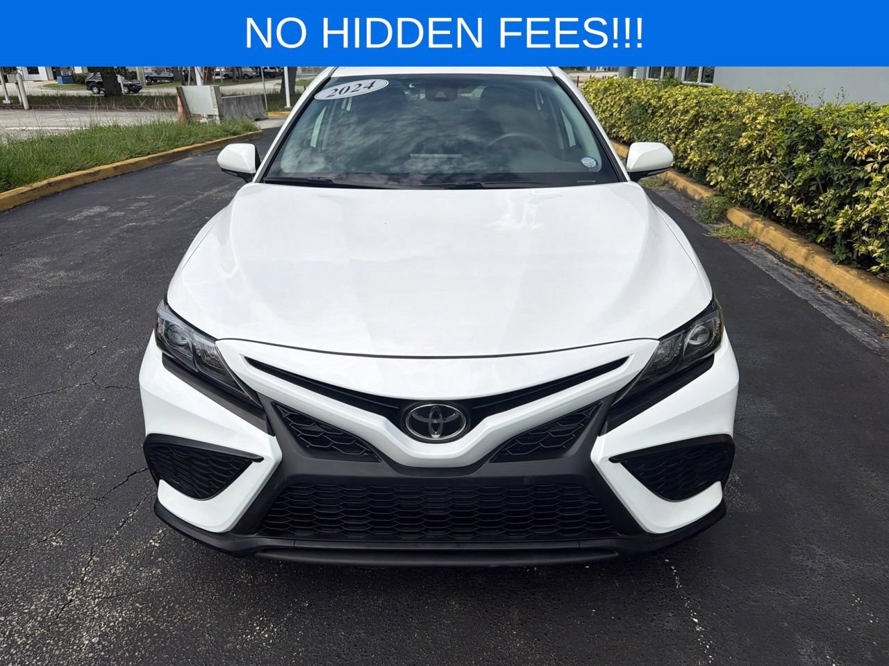 Used 2024 Toyota Camry SE FWD image 3