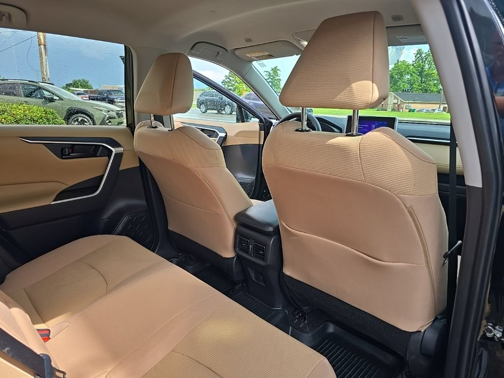 Used 2024 Toyota RAV4 LE AWD/4WD image 33