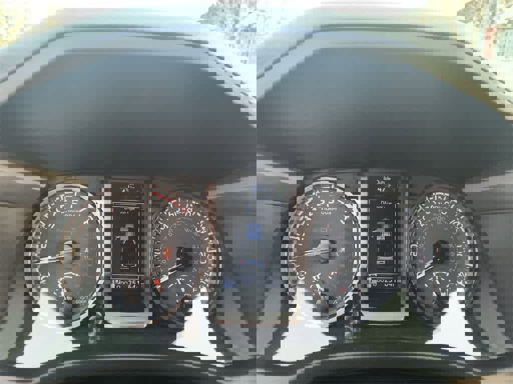 Used 2022 Toyota Tacoma TRD Off-Road image 15