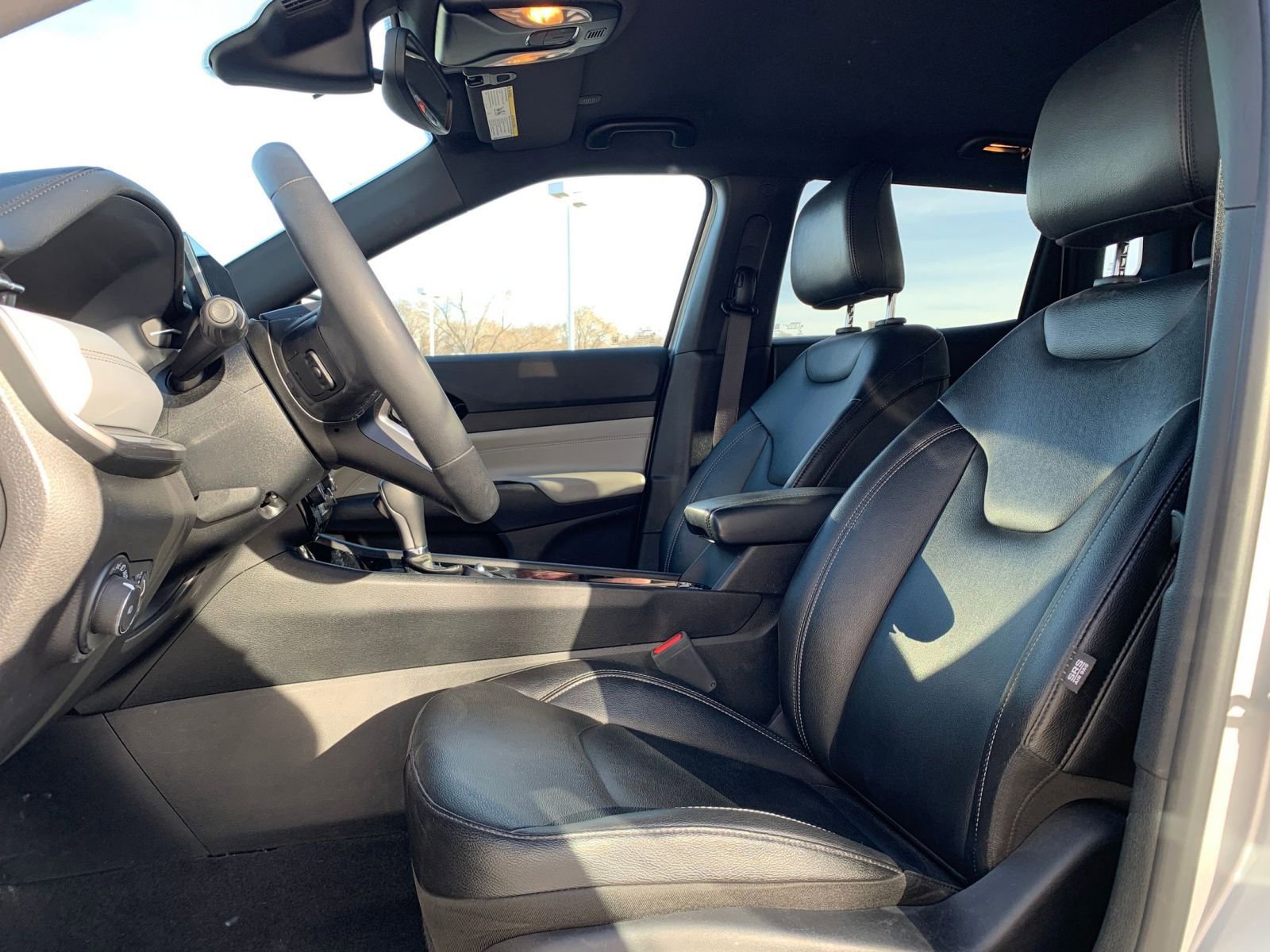 Used 2025 Jeep Compass Limited image 28