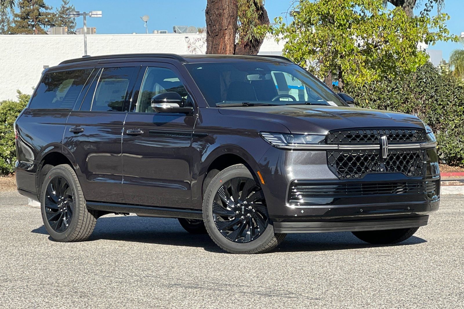 New 2026 Lincoln Navigator Reserve w/ Jet Appearance Package image 2