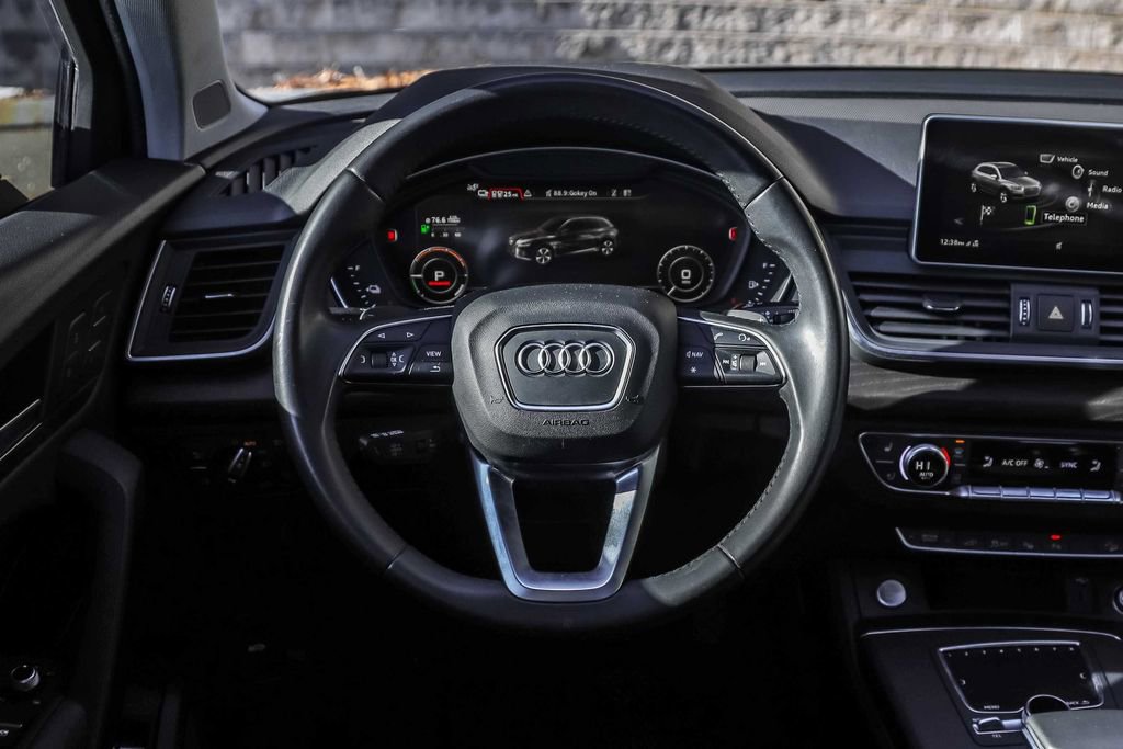 Used 2020 Audi Q5 e Prestige w/ Prestige Package image 26