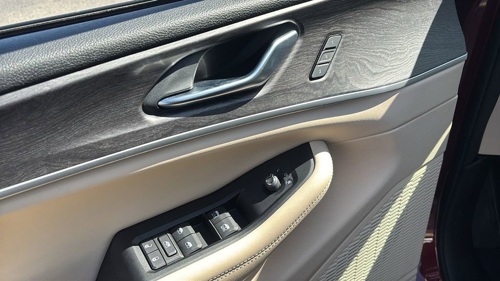 Used 2023 Jeep Grand Cherokee Limited w/ Luxury Tech Group II image 14