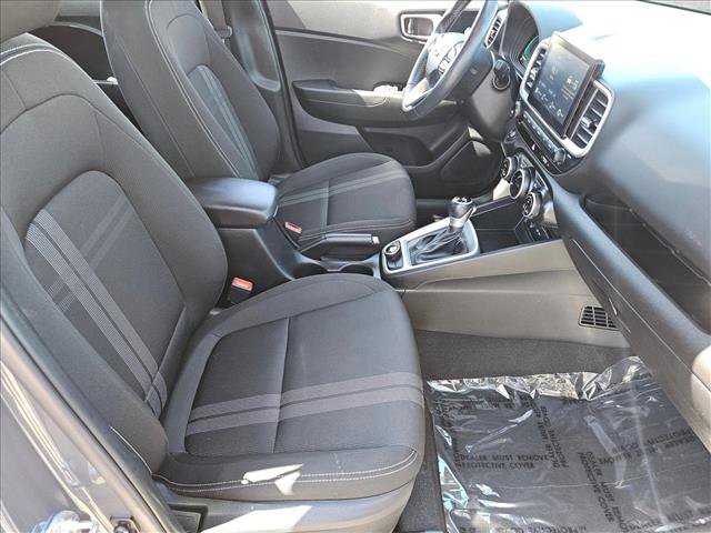 Certified 2025 Hyundai Venue SEL image 28