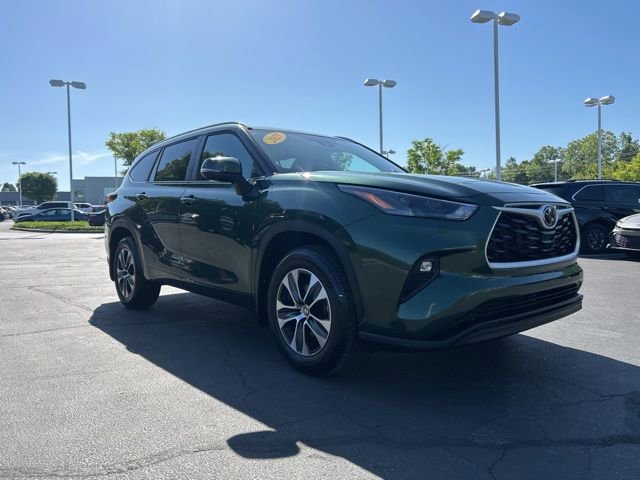 Used 2025 Toyota Highlander XLE image 4