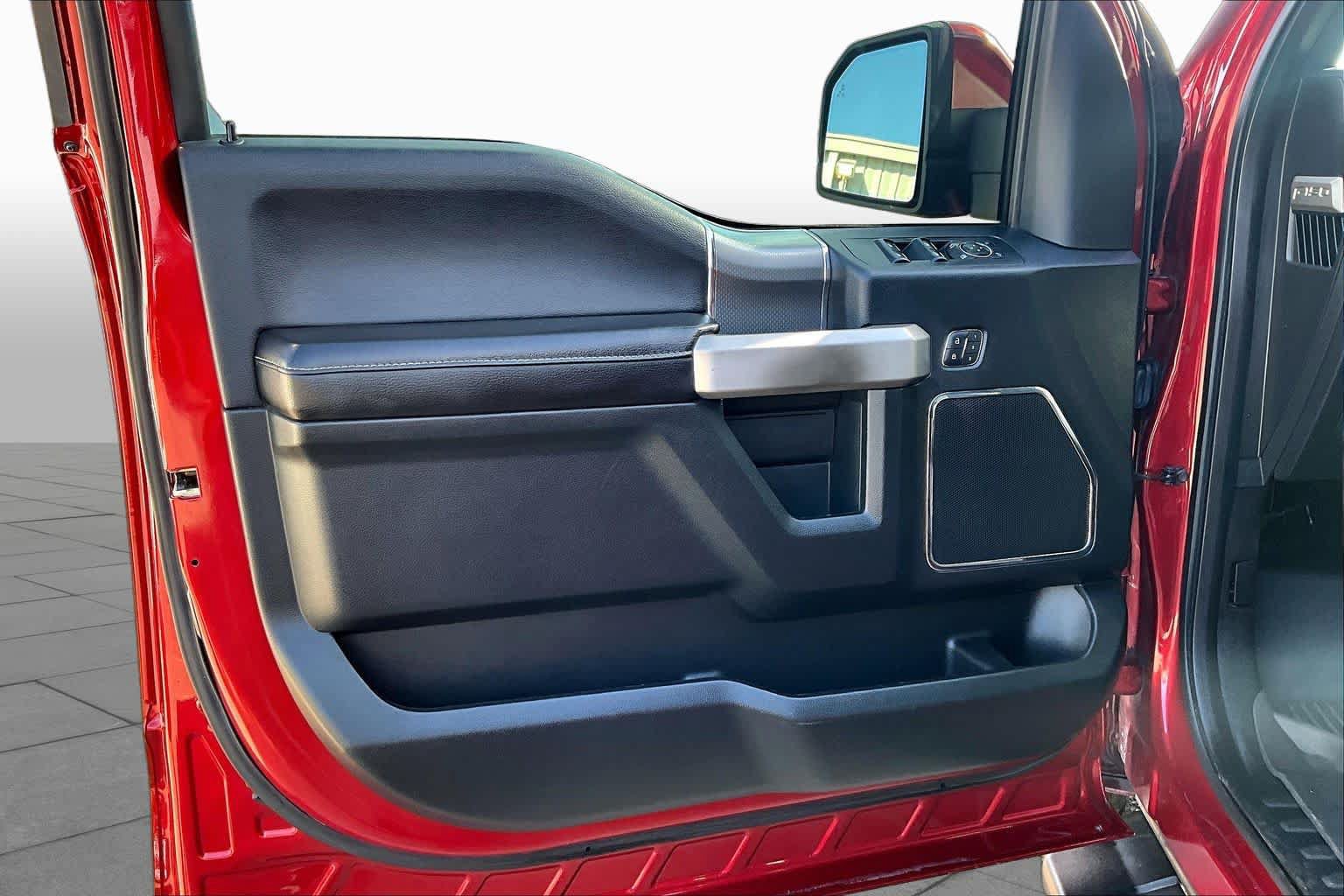 Used 2015 Ford F150 Lariat RWD image 23