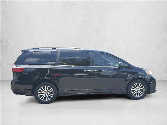 Used 2018 Toyota Sienna XLE FWD video 4