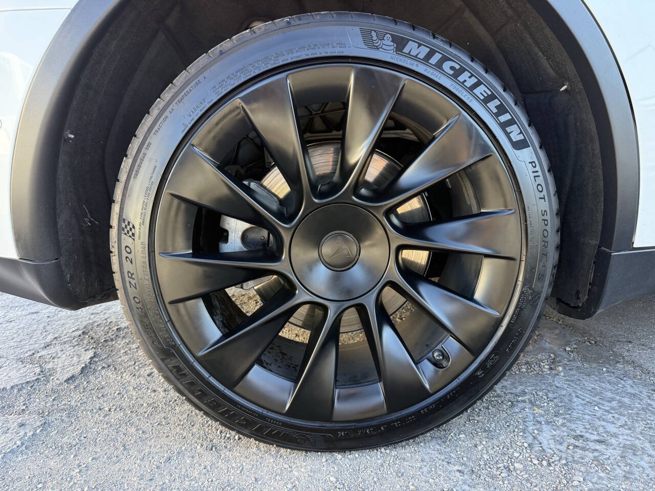 Used 2023 Tesla Model Y Long Range AWD/4WD image 30